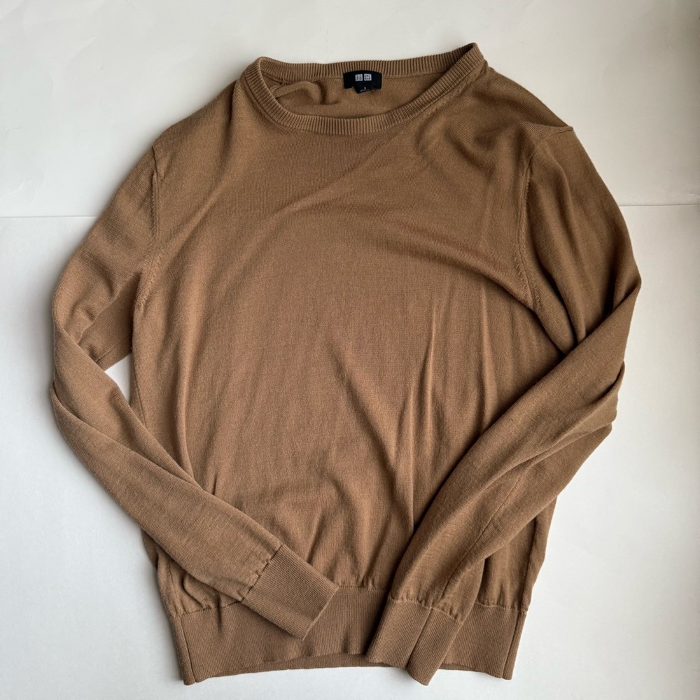 Uniqlo Men’s Extra Fine Merino Crew Neck Beige Sweater - Size Small (Used)